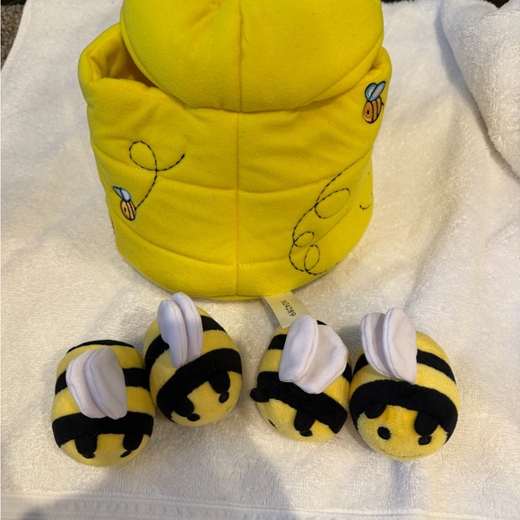 Lakeshore Sensory Learning 5pc Playset - Plush Beehive with 5 bumblebees - Picture 5 of 7